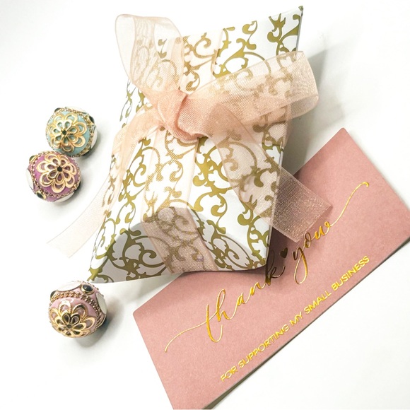 NWOT Beautiful 18 k gold plated stainless steel oval pendant necklace - Picture 11 of 11